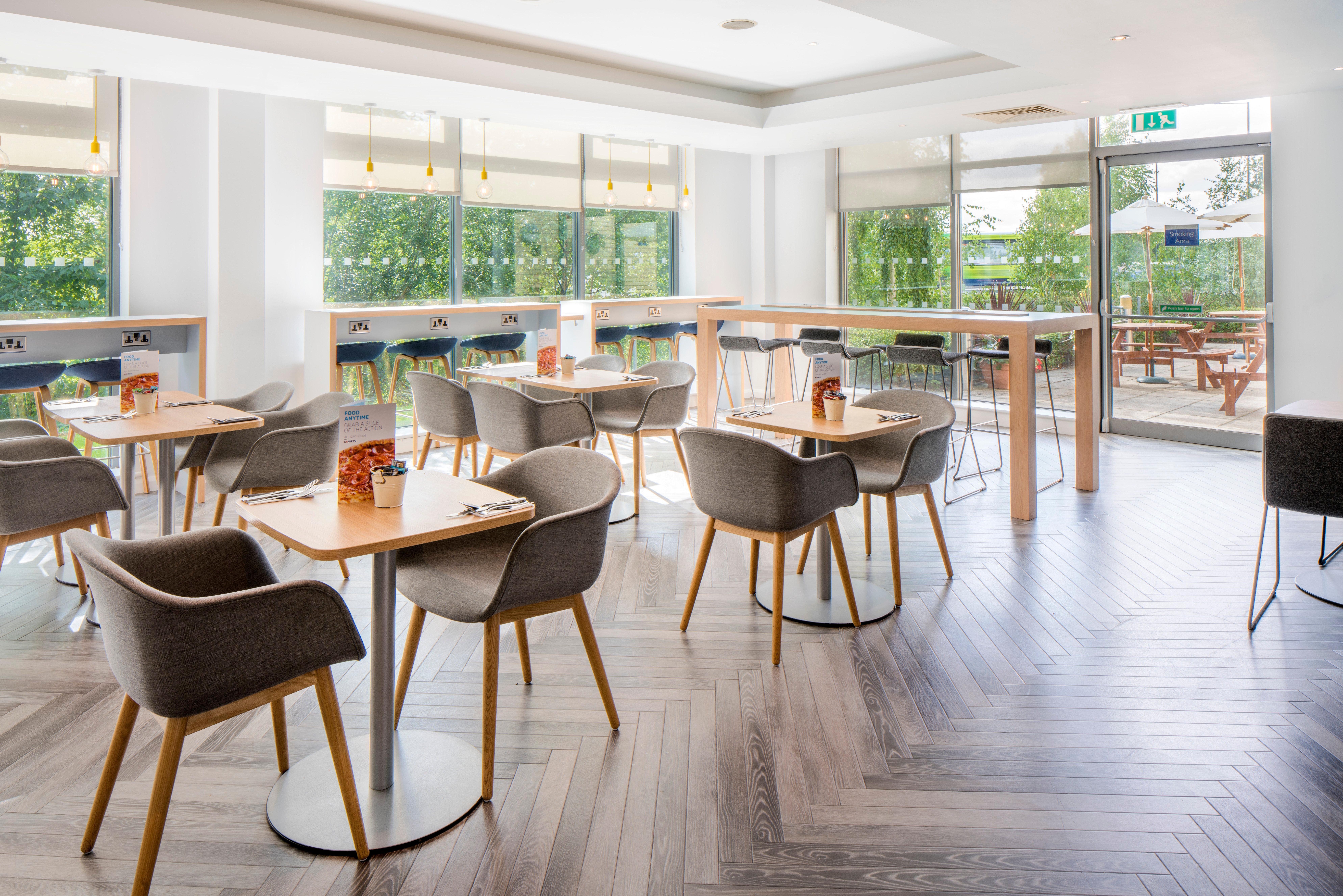Holiday Inn Express Doncaster By Ihg Bagian luar foto