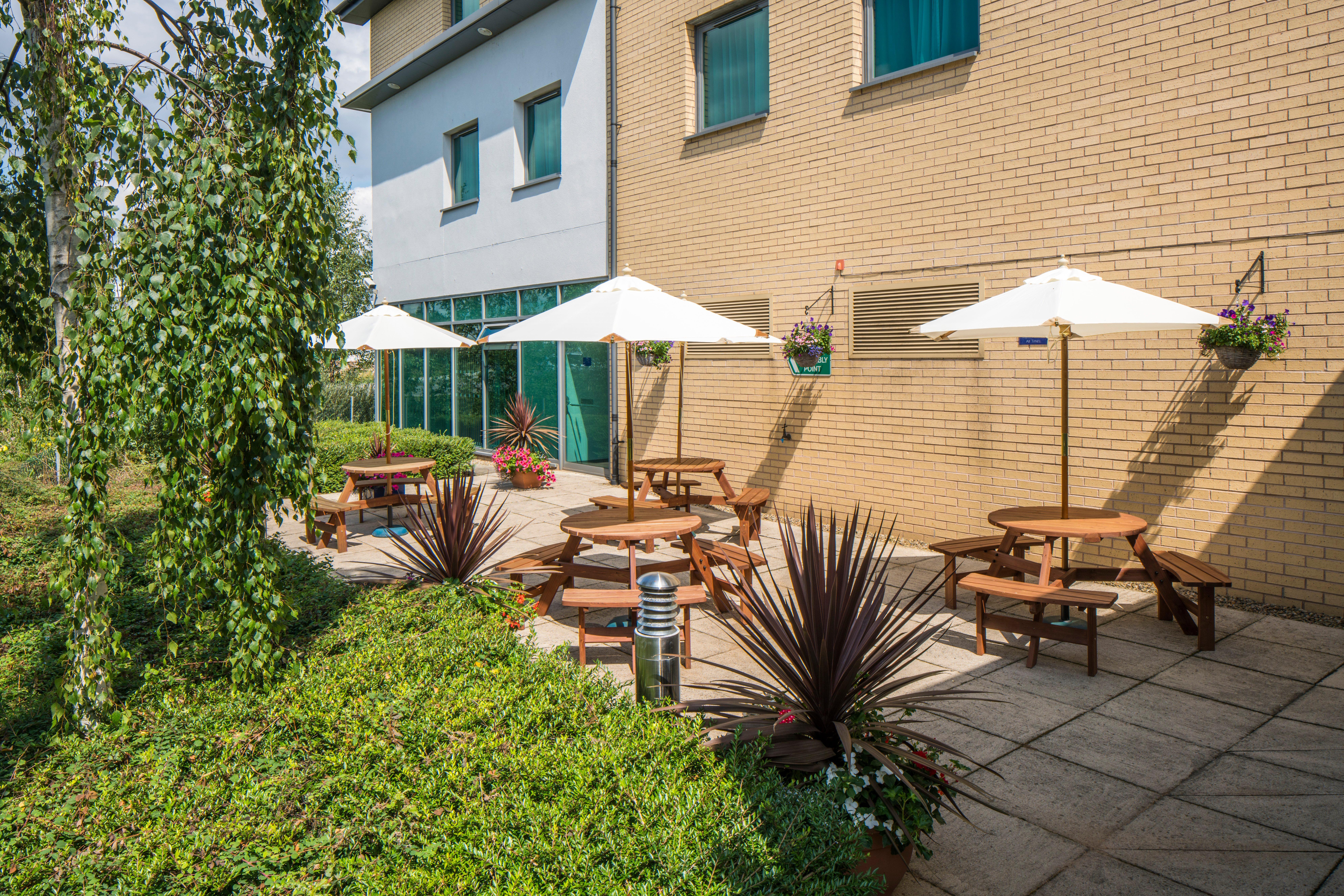 Holiday Inn Express Doncaster By Ihg Bagian luar foto