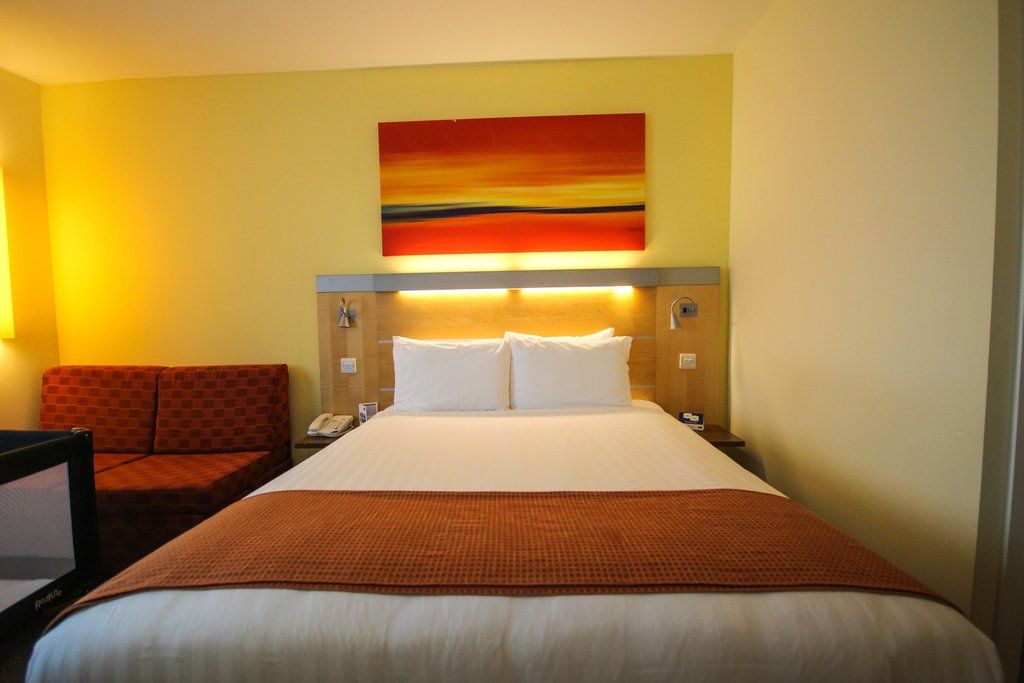 Holiday Inn Express Doncaster By Ihg Bagian luar foto
